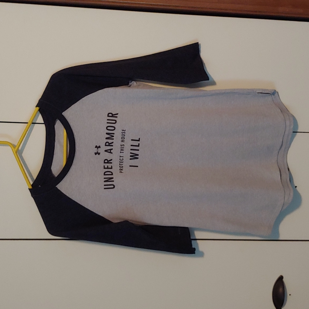 Under Armour 3/4 Length Sleeve T-shirt.